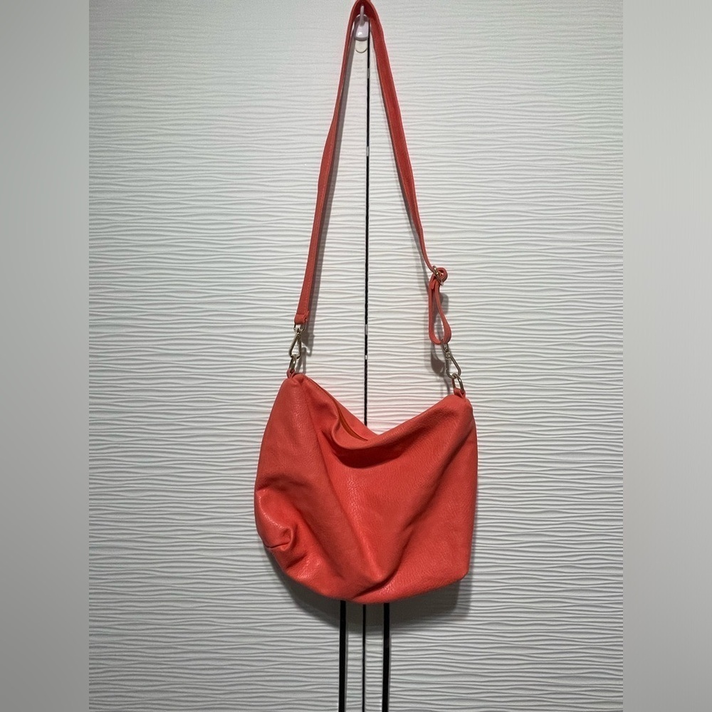 UNBRANDED FASHION PURSE HOBO STYLE CROSSBODY CORAL WITH GOLD HARDWARE